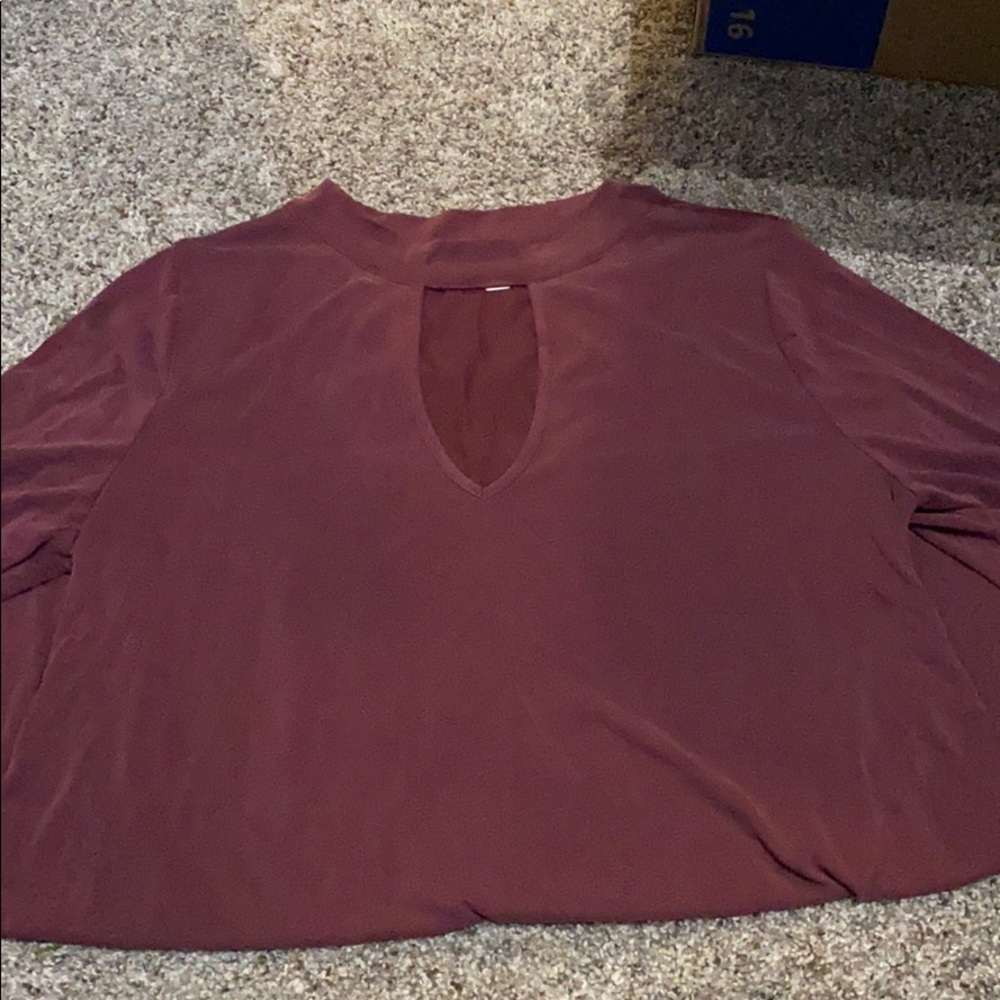 Maroon key hole shirt